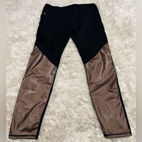 Fabletics Women’s Size Large Black Leggings with Bronze Stripes EUC - Picture 5 of 7